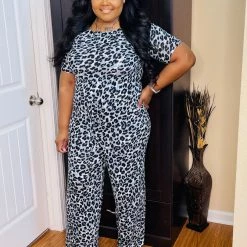 PASH BOUTIQUE New Arrivals Blue Leopard Short Sleeve Jumpsuit